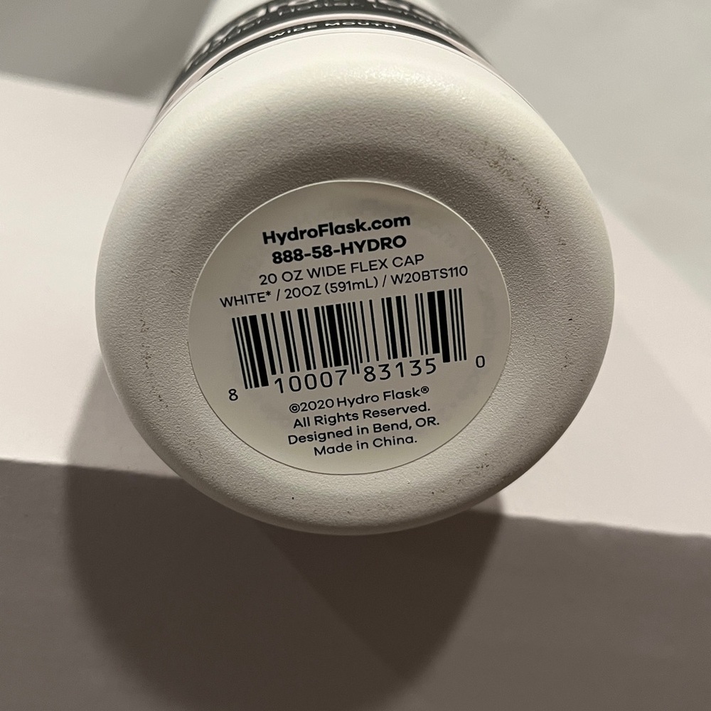 NWT Hydro Flask White Water Bottle 20 Ounces - Picture 3 of 9